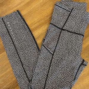 Lululemon workout leggings black and white